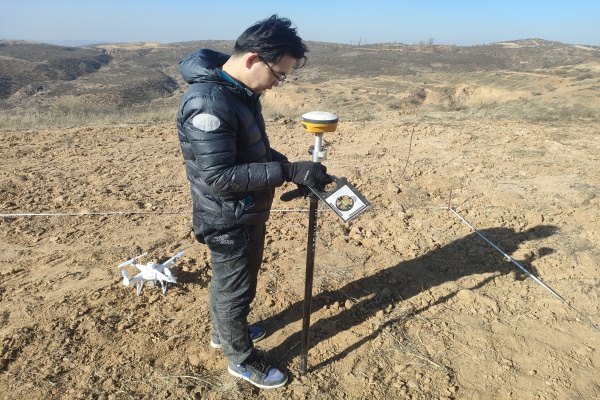 2-调查煤矿采空塌陷区植被覆盖度.jpg