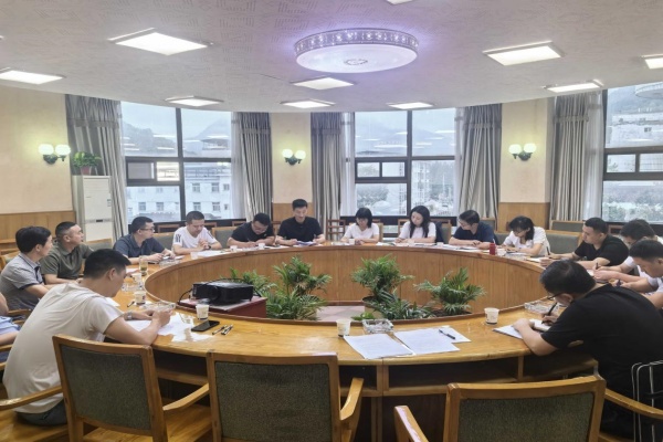 2025年6月23日至今，由省自然资源厅矿保处副处长黄佳岗及及省规划院专家带队，携同十五五矿产资源总体规划专题承担单位一行到陕西省各市（县） 自然资源部门及矿山企业调研，双碳研究中心姜钰泉及舒莹参与。.jpg