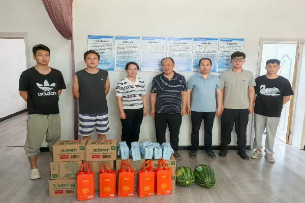 7月18日，研究院公司纪委书记马少毅、工会副主席解瑞明一行深入项目一线，开展2025年度“送清凉，安全监督”活动，为坚守岗位的职工送去夏日清凉与组织关怀。  _1.jpg