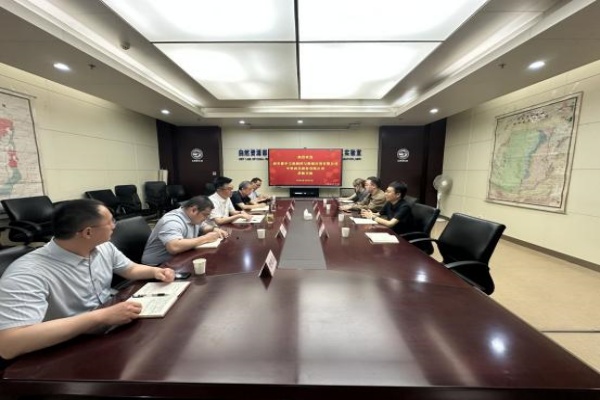 221779444812625583.jpeg 5月20日,研究院公司牵头举办高光谱卫星矿产勘查专题技术交流会,特邀寰宇卫星公司总工程师王飞携技术团队到访研讨。(樊俊雷)_副本.jpg
