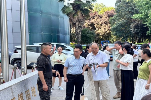 221784689668154873.jpeg 近日,研究院公司组织全体在岗员工,开展消防安全专题培训及实战应急演练专项活动。(王碧阳)_副本.jpg